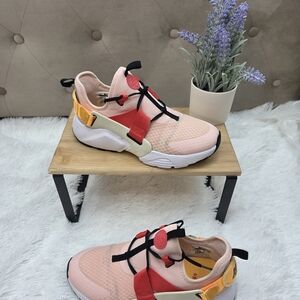 Nike Air Huarache City Low Womens 8 Peach Orange Strap Sneakers